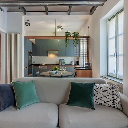 Square By Wonderful Italy * Bellagio