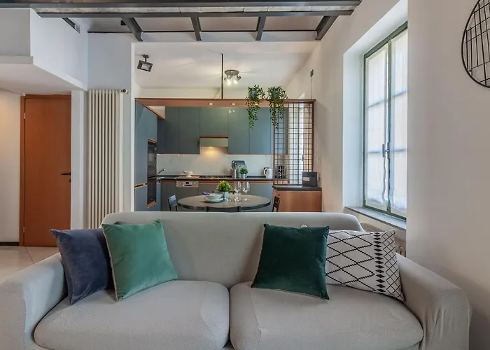 Square By Wonderful Italy * Bellagio